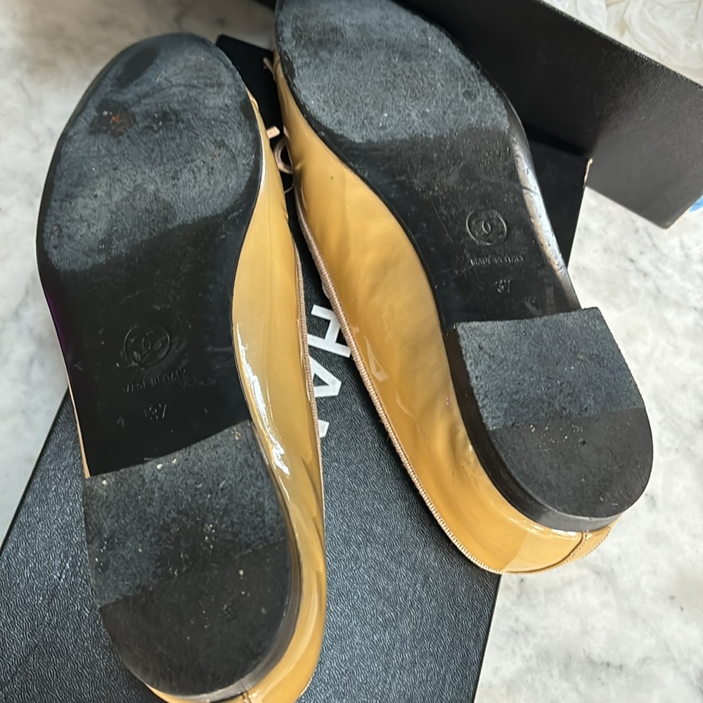 CHANEL patent calfskin ballerina  flats size 37 in beige pat - Picture 8 of 16